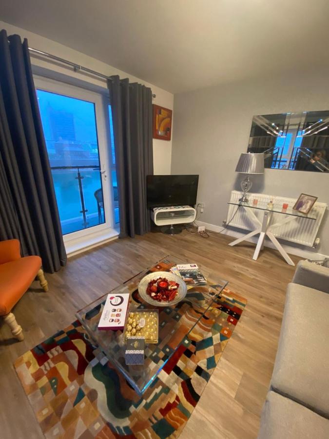 Luxury Riverside 2 Bedroomed Apartment With Balcony Ньюпорт Екстер'єр фото