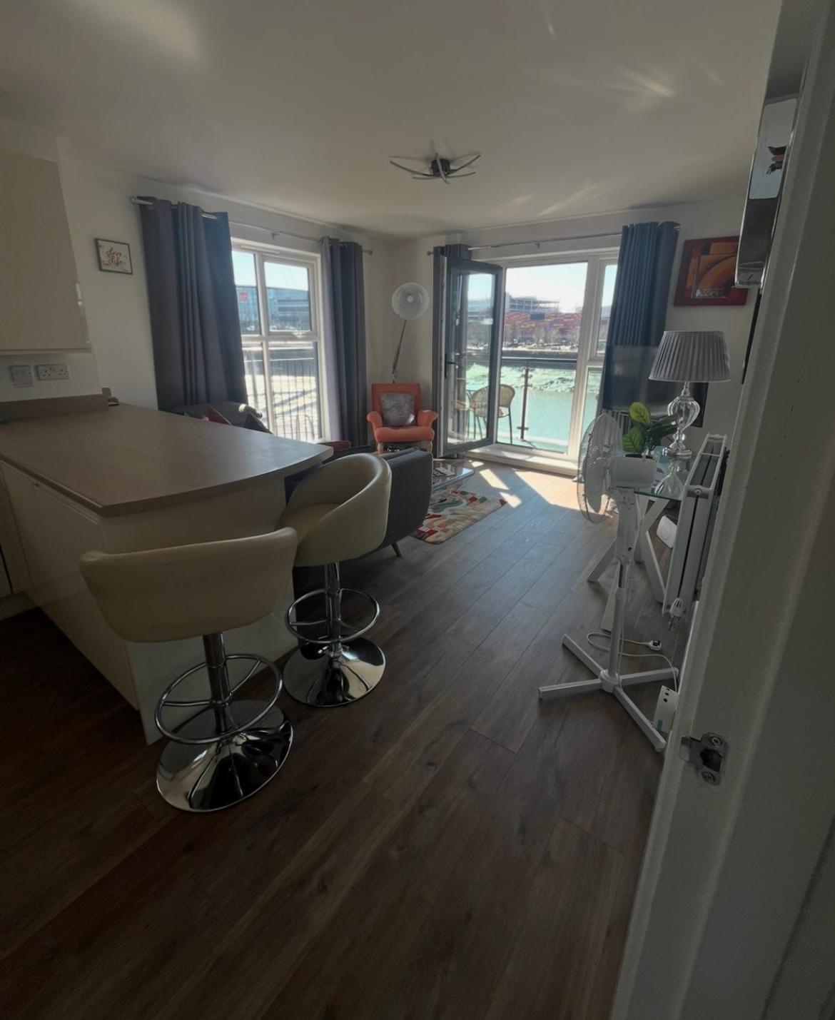 Luxury Riverside 2 Bedroomed Apartment With Balcony Ньюпорт Екстер'єр фото