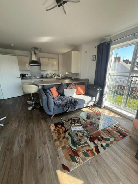 Luxury Riverside 2 Bedroomed Apartment With Balcony Ньюпорт Екстер'єр фото