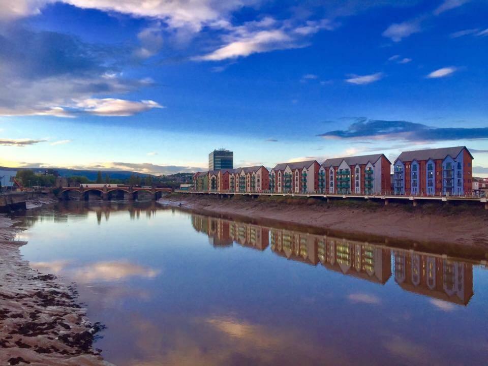 Luxury Riverside 2 Bedroomed Apartment With Balcony Ньюпорт Екстер'єр фото